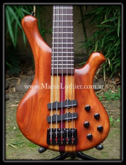 Bajo 5 cuerdas Maese