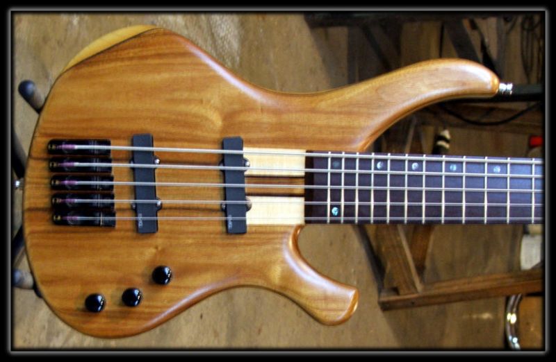 Bajo 5 cuerdas Maese