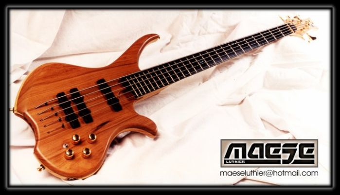 Bajo 5 cuerdas Maese